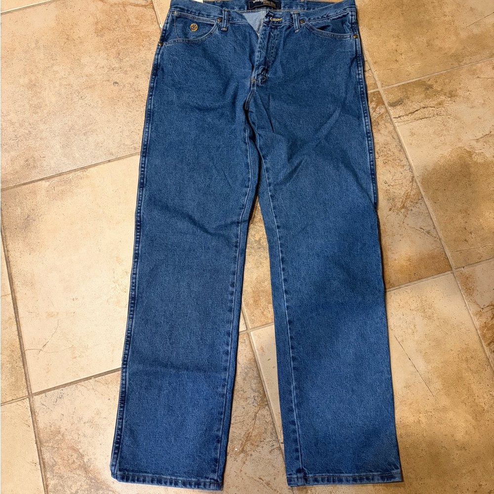 Wrangler Men’s Straight-Leg Classic Blue Jeans